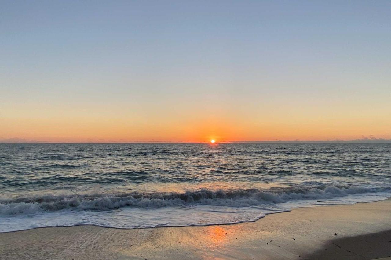 Walk To Shore Satellite Beach Condo With Ocean View Exteriör bild