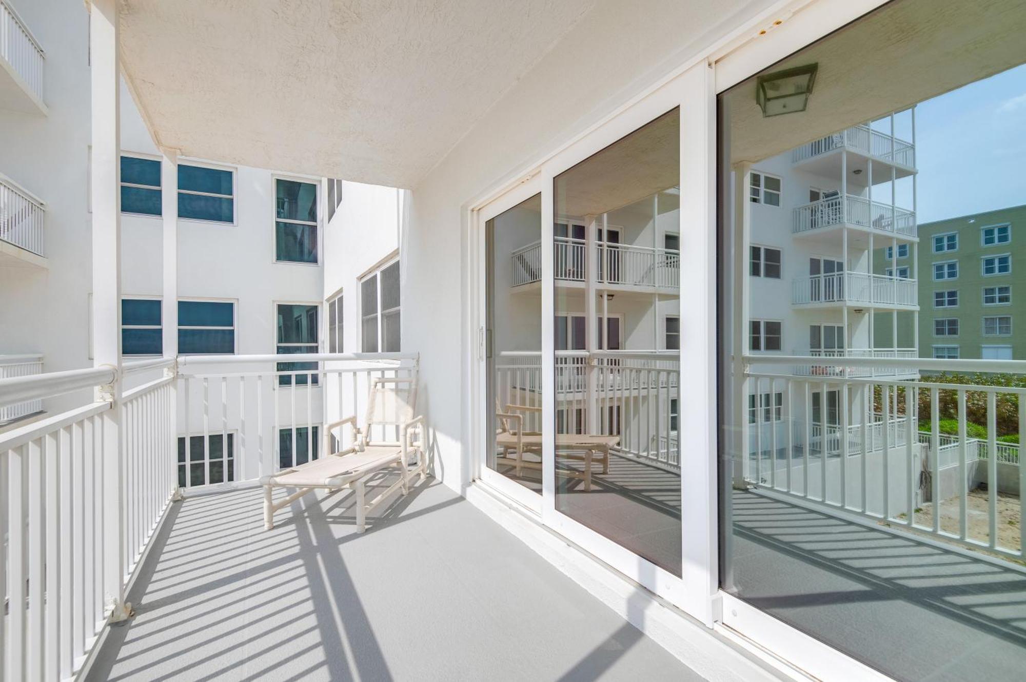 Walk To Shore Satellite Beach Condo With Ocean View Exteriör bild